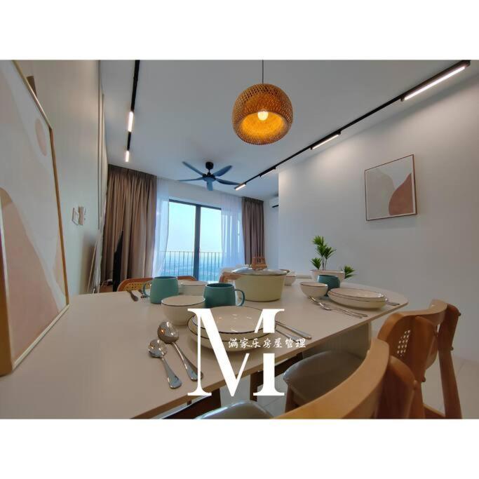 Apartment Trefoil Setia 30# Muji 原木 #2 Bedroom #1-4pax # Setia Mall